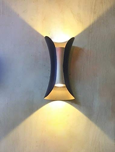 Elegant Black and Gold LED Wall Light - Modern Design