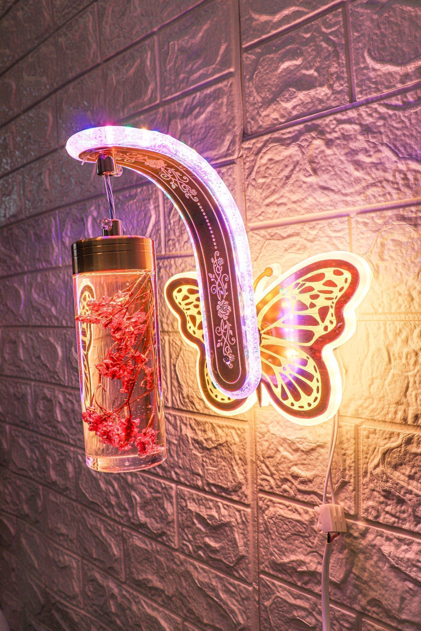 Swanart Vibrant Blossom Wall Light – Multicoloured Flower Detailing – Aesthetic Home Lighting Solution