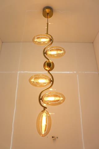 swanart Modern Gold Spiral Chandelier - 5-Light Pendant Fixture with Elegant Amber Glass Shades | Decorative Ceiling Light for Living Room, Dining Room – Creates Stunning Warm Ambiance & Statement