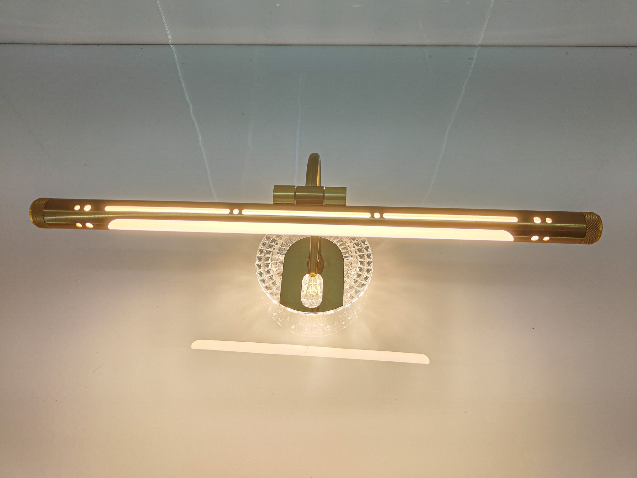 Swanart Modern LED Wall Sconce - Elegant Gold Finish Vanity Light Fixture with Crystal Accent, Bright Energy-Efficient Illumination for Bathroom, Mirror, Picture Art Lighting, 18-Inch Bar Lamp