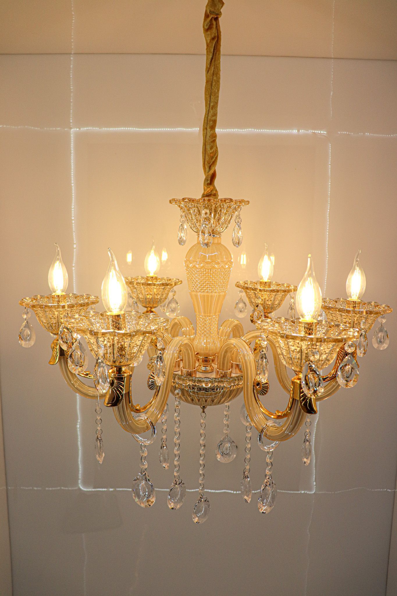 Swanart Venetian Glass Beauty: Italian Chandelier Lighting for a Timeless Ambiance
