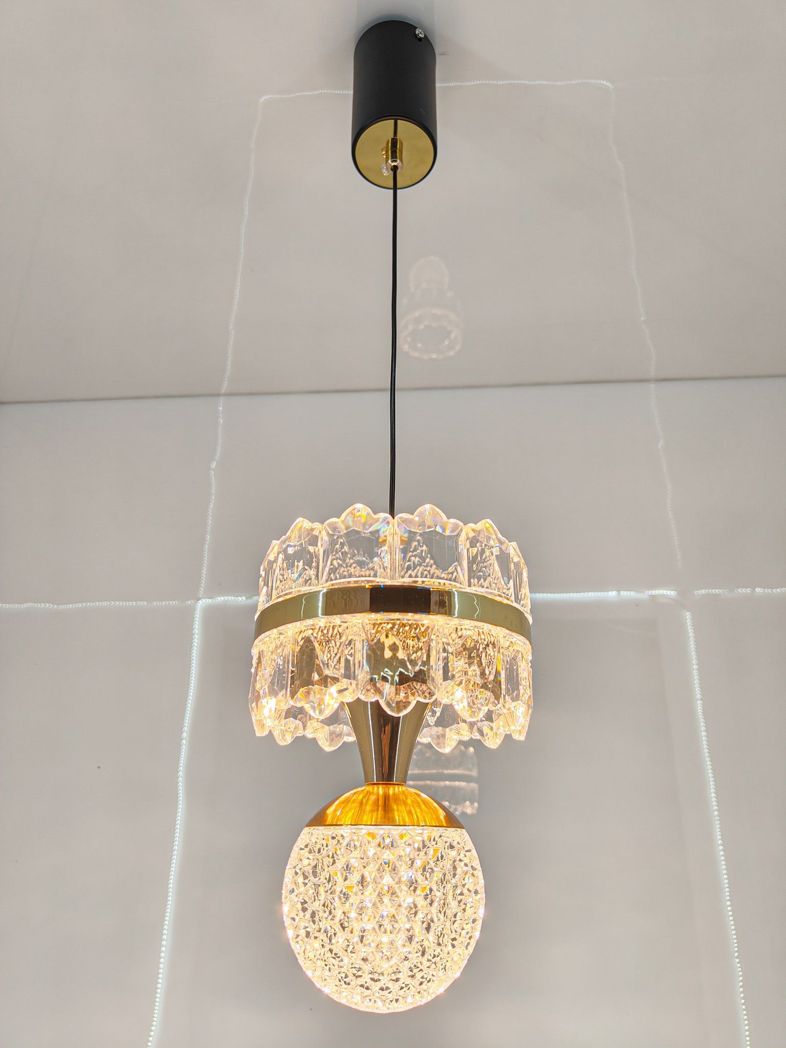 swanart HaloA2 Crystal Pendant Light – Elegant Hanging Ceiling Lamp with 3-in-1 Color Change LED, Premium Crystal & Metal Design – Modern Lighting for Living Room, Bedroom, Kitchen & Dining Area