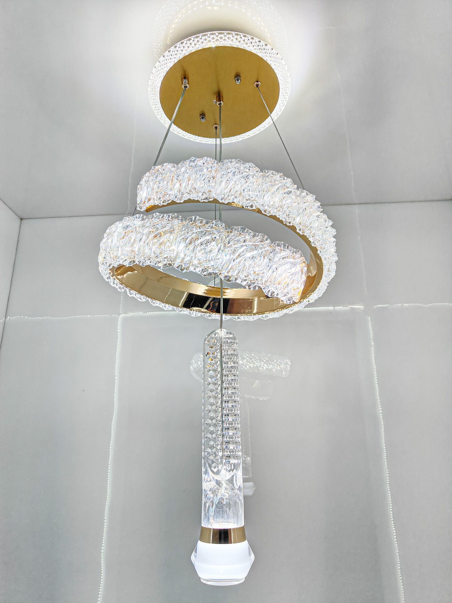 swanart Icelis Crystal LED Chandelier – Modern Pendant Ceiling Light with 3-in-1 Color Change, Adjustable Height, Luxurious Crystal & Metal Design, Ideal for Living Room, Dining Room & Bedroom