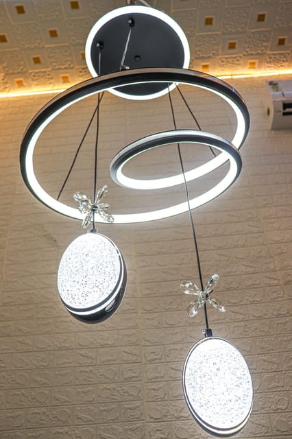 Shining Bright: A Guide to Modern Hanging Light Options 6565_2