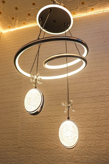 Shining Bright: A Guide to Modern Hanging Light Options 6565_2